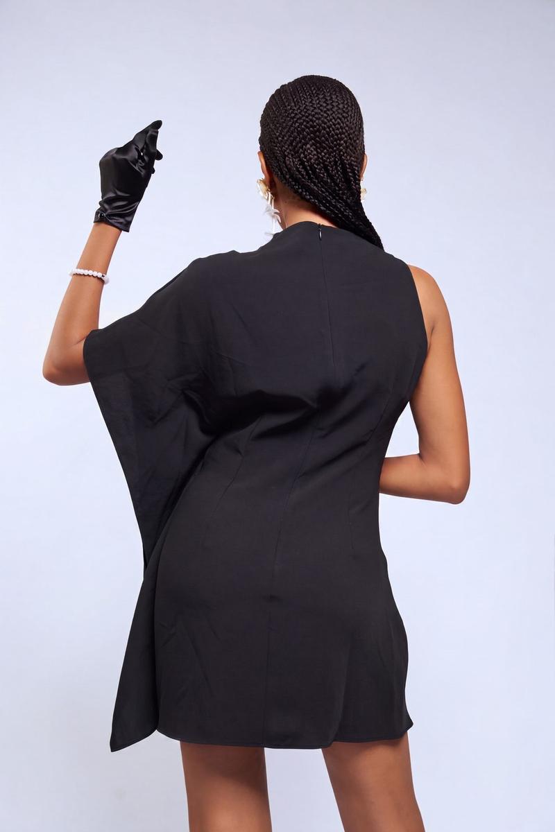 Mini robe épaule dénudée