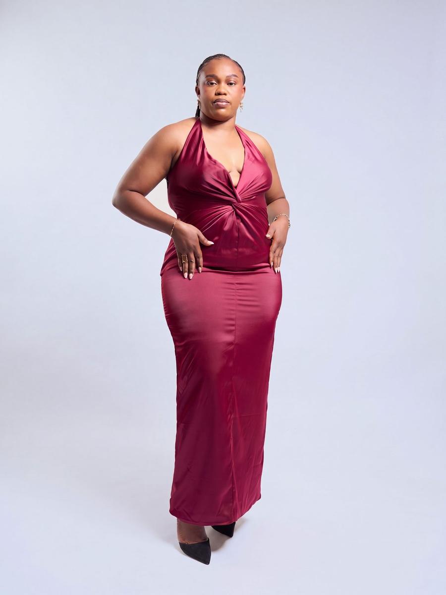 Robe satin col plongeant